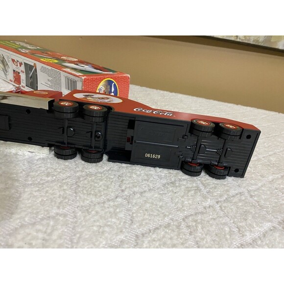 Coca Cola 2000 Holiday Helicopter Carrier/ 1962 Replica Helicopter  Box Included - Picture 8 of 16